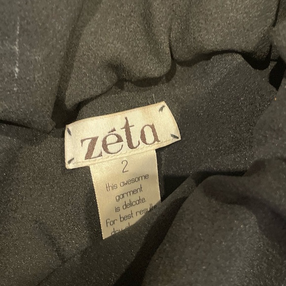 ZETA moda off the shoulder ruffle too with “unfinished” seams - Picture 2 of 3